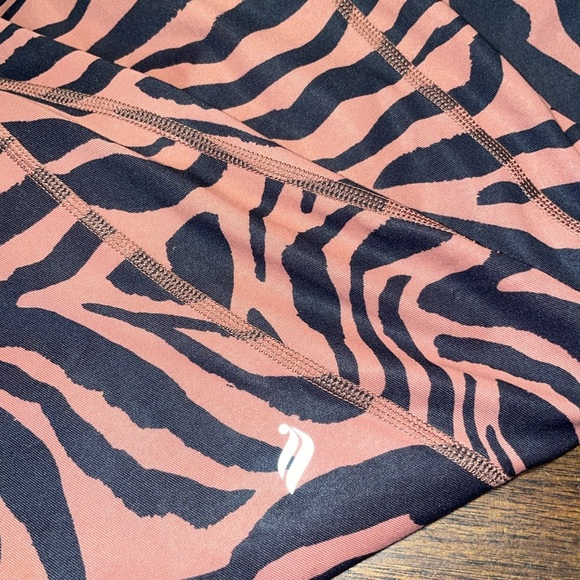 womans size medium fabletics leggings - Picture 2 of 4